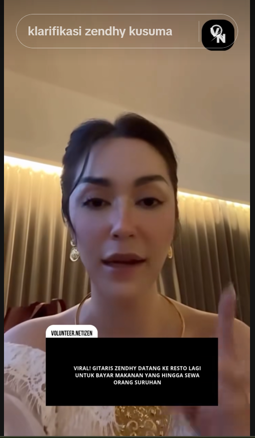 Nabilah O'Brien murka pada Zendhy Kusuma yang datang ke restonya.